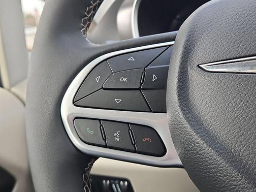 2024 Chrysler Pacifica Touring-L