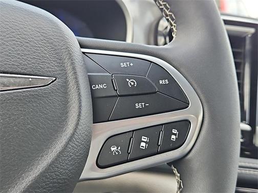 2024 Chrysler Pacifica Touring-L