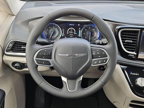 2024 Chrysler Pacifica Touring-L