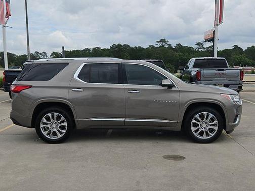 Pepperdust Metallic 2018 Chevrolet Traverse Premier