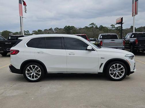 Alpine White 2022 BMW X5 PHEV xDrive45e