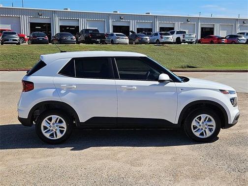 2026 Hyundai VENUE SE