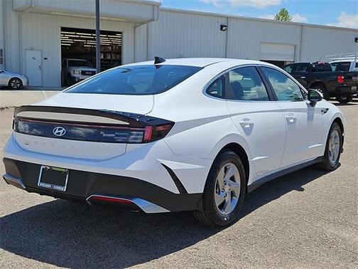 2025 Hyundai SONATA SE