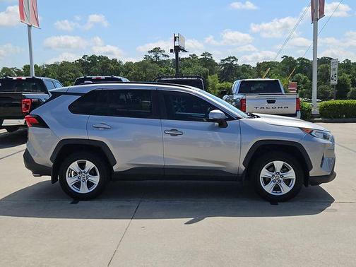 Silver Sky Metallic 2021 Toyota RAV4 XLE