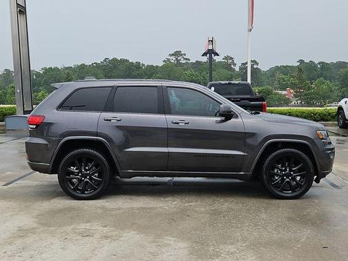 Granite Crystal Clearcoat Metallic 2018 Jeep Grand Cherokee Altitude