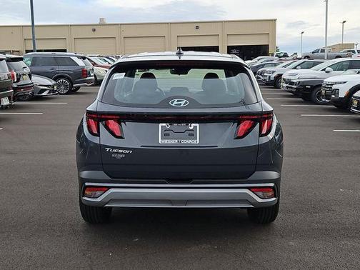 2026 Hyundai TUCSON SE