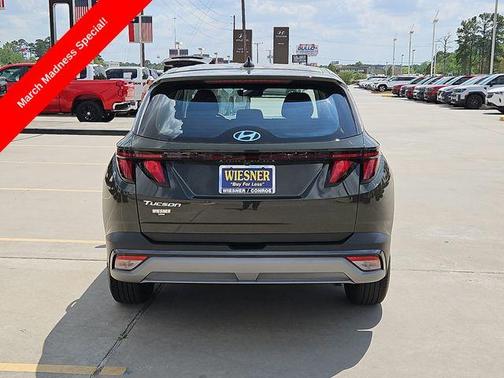 Green 2025 Hyundai TUCSON SE