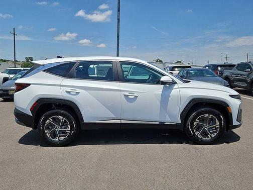 Pearl 2026 Hyundai TUCSON Hybrid Blue SE
