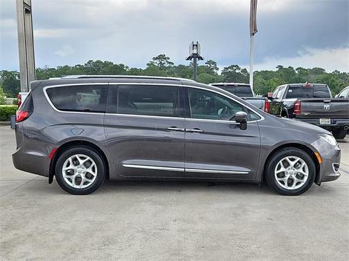 2020 Chrysler Pacifica Touring-L Plus