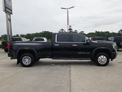 Onyx Black 2024 GMC Sierra 3500 Denali