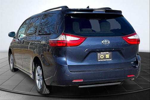 2019 Toyota Sienna LE