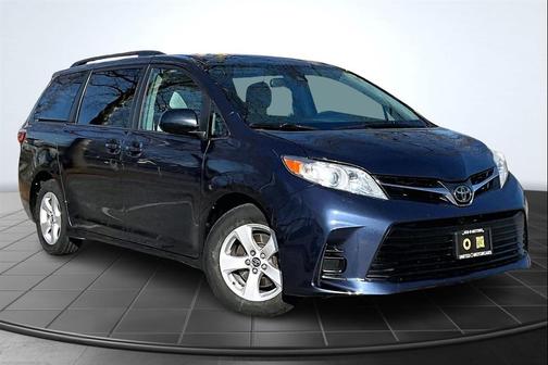2019 Toyota Sienna LE