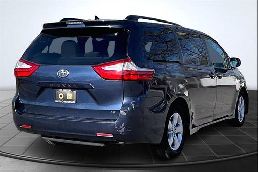 2019 Toyota Sienna LE