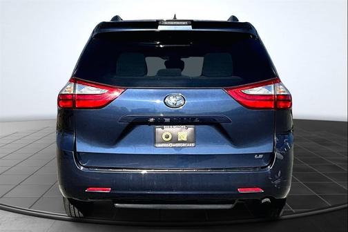 2019 Toyota Sienna LE