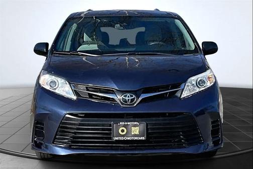 2019 Toyota Sienna LE
