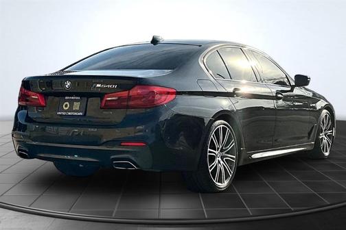 Black 2018 BMW 540 i