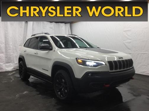 Photo 1 of 35 of 2019 Jeep Cherokee Trailhawk