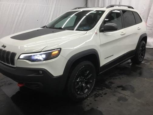 Photo 3 of 35 of 2019 Jeep Cherokee Trailhawk