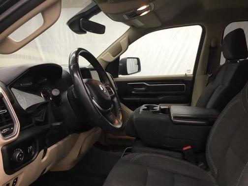 Photo 5 of 37 of 2020 RAM 1500 Big Horn