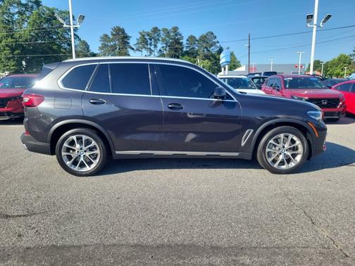 Dark Graphite Metallic 2021 BMW X5 sDrive40i
