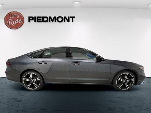 Meteorite Gray Metallic 2026 Honda Accord SE
