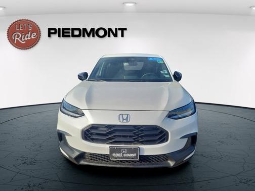 White 2023 Honda HR-V Sport