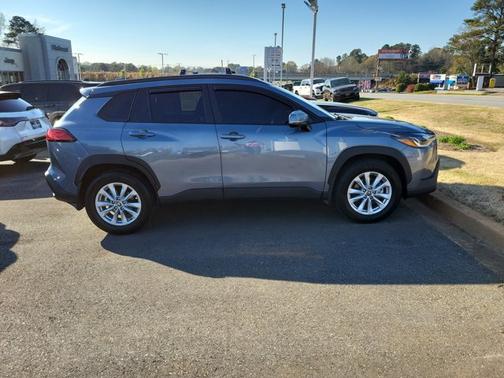 2024 Toyota Corolla Cross LE