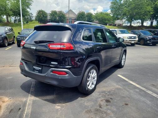 Brilliant Black Crystal Pearlcoat 2016 Jeep Cherokee Latitude