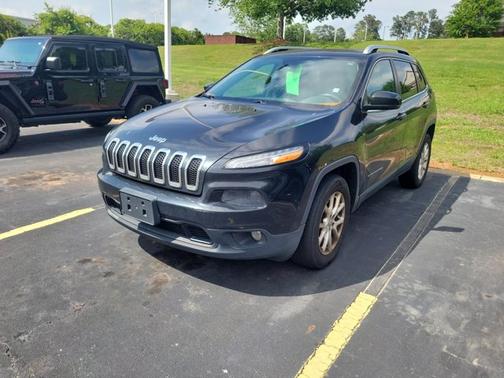 Brilliant Black Crystal Pearlcoat 2016 Jeep Cherokee Latitude