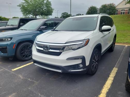 White 2022 Honda Pilot Touring 7-Passenger