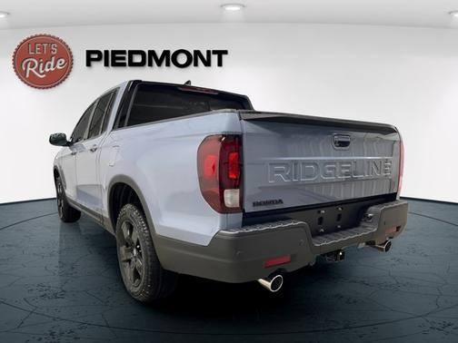 Sonic Gray Pearl 2026 Honda Ridgeline Black Edition Two-Tone