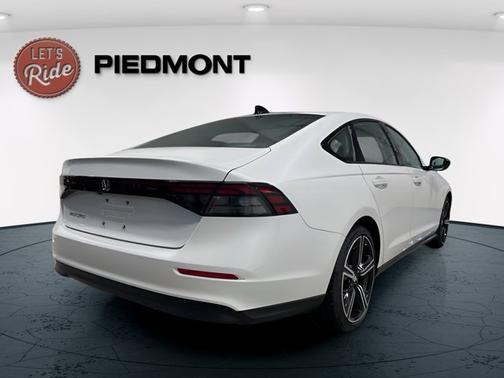 Platinum White Pearl 2026 Honda Accord SE