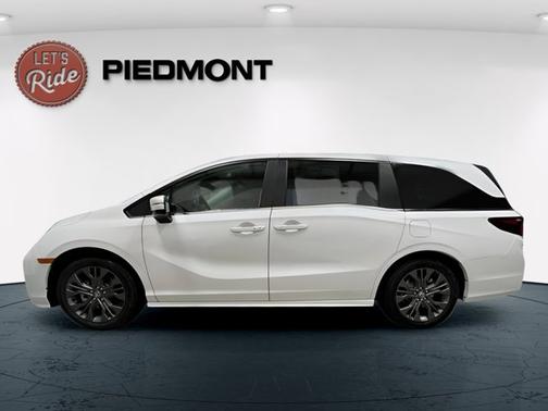 Platinum White Pearl 2026 Honda Odyssey Touring
