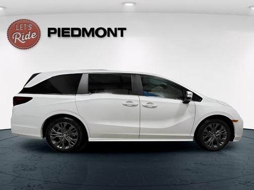Platinum White Pearl 2026 Honda Odyssey Touring