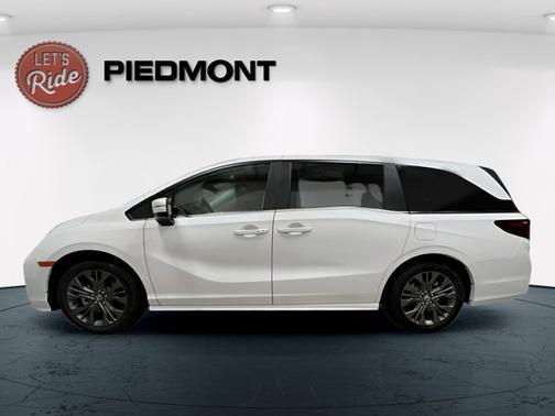 Platinum White Pearl 2026 Honda Odyssey Touring