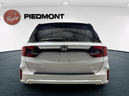 Platinum White Pearl 2026 Honda Odyssey Touring