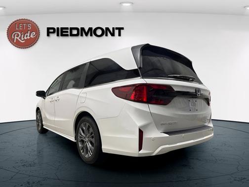 Platinum White Pearl 2026 Honda Odyssey Touring