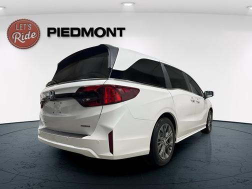 Platinum White Pearl 2026 Honda Odyssey Touring