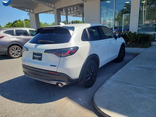 White 2023 Honda HR-V Sport