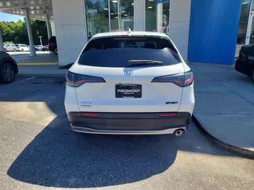 White 2023 Honda HR-V Sport