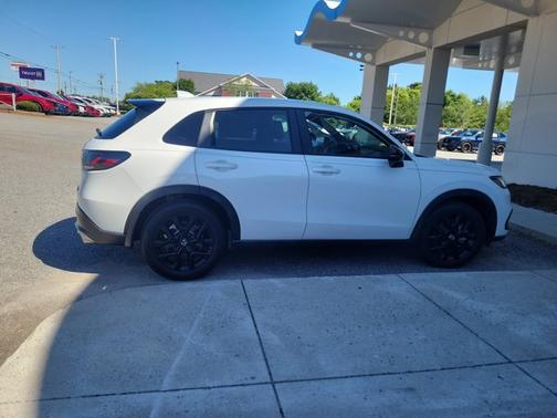 White 2023 Honda HR-V Sport