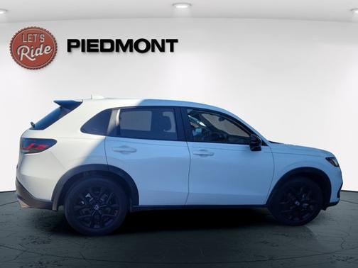 White 2023 Honda HR-V Sport