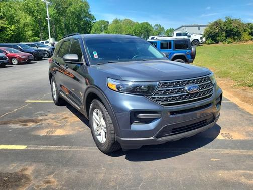 Blue Metallic 2022 Ford Explorer XLT