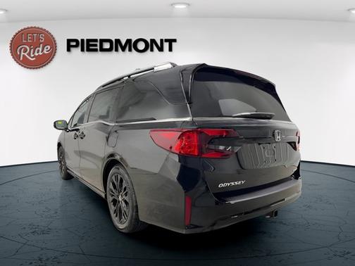 Crystal Black Pearl 2026 Honda Odyssey Sport-L