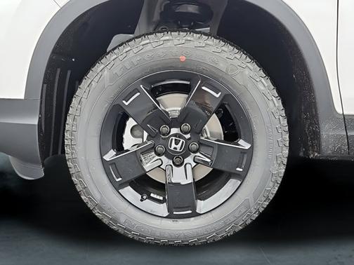 Platinum White Pearl 2026 Honda Ridgeline Black Edition Two-Tone