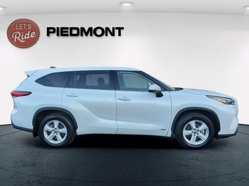 2022 Toyota Highlander Hybrid LE