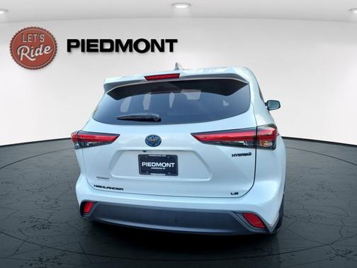 2022 Toyota Highlander Hybrid LE