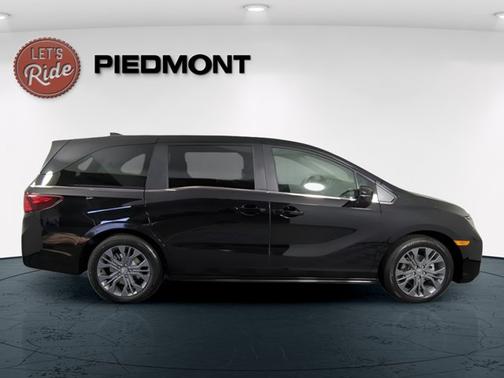 Crystal Black Pearl 2026 Honda Odyssey Touring