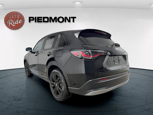 Crystal Black Pearl 2027 Honda HR-V Sport