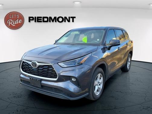 2022 Toyota Highlander LE